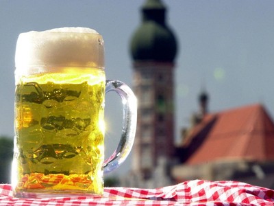 Điều thú vị ở quốc gia người dân uống bia mọi lúc mọi nơi