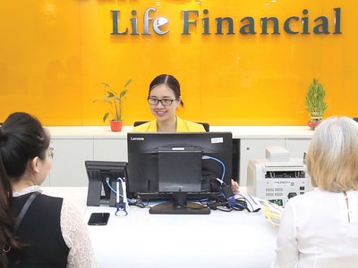 Bảo hiểm nhân thọ chạy đua cho online, sống nhờ offline 