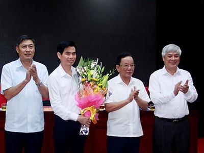 Thường trực Tỉnh ủy Sơn La chúc mừng đồng chí Hoàng Quốc Khánh.