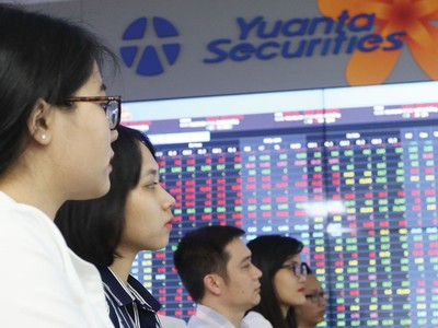 Chứng khoán chờ diễn biến mới Mỹ - Trung