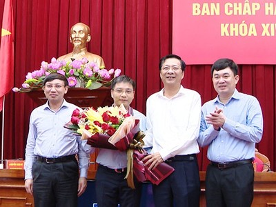 Lãnh đạo tỉnh Quảng Ninh chúc mừng đồng chí Nguyễn Văn Thắng được bầu giữ chức Phó Bí thư Tỉnh ủy Quảng Ninh, nhiệm kỳ 2015 - 2020.