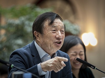 Chủ tịch Huawei Nhậm Chính Phi. Ảnh: CNBC.