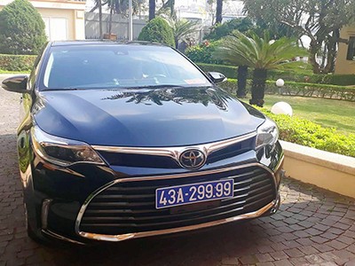 Năm 2017, Thành uỷ Đà Nẵng nhận quà tặng của doanh nghiệp là chiếc Toyota Avalon Limited, sau đó phải trả lại. Ảnh: Nguyễn Đông.