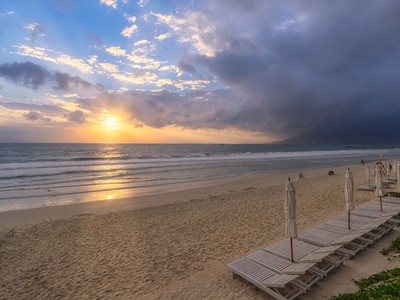 Ba điểm đến nổi tiếng với biển xanh, muối trắng gần Nha Trang