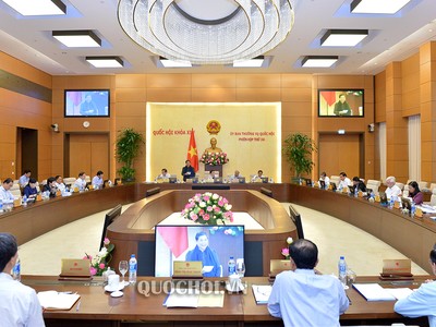 Ủy ban Thường vụ Quốc hội xem xét, phê chuẩn bổ nhiệm nhân sự; thành lập đơn vị hành chính mới