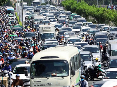 Tình trạng kẹt xe tại trung tâm TP.HCM ngày càng nghiêm trọng. Ảnh: Hữu Khoa.