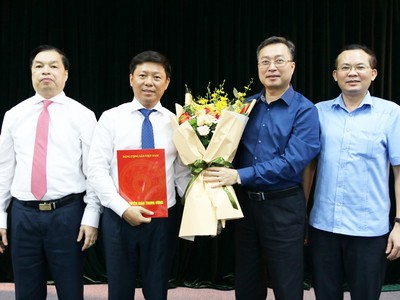 Lãnh đạo Ban Tuyên giáo Trung ương chúc mừng đồng chí Trần Thanh Lâm.