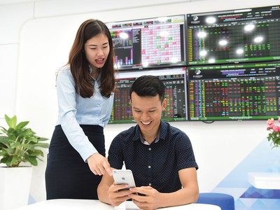 Chứng khoán tháng 8: Hiệu ứng VN30 thay đổi danh mục  