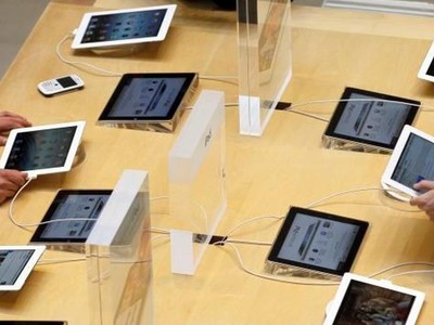 Bảng giá của một công ty dịch vụ nhận vận chuyển sản phẩm sang Singapore để bảo hành.