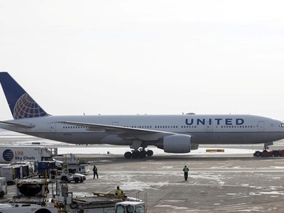 Hãng hàng không United Airlines vừa vướng sự cố phi công say xỉn
Reuters.