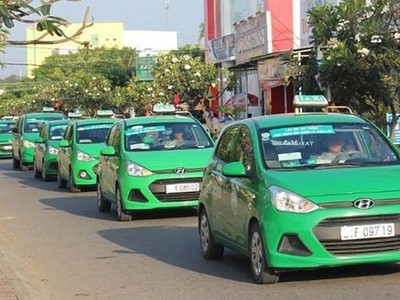 Taxi truyền thống muốn chuyển đổi thành xe hợp đồng điện tử