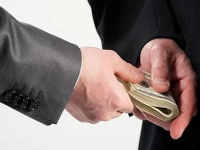 Nhóm cán bộ nhận hàng tỷ đồng để bảo kê xe vi phạm ở Hà Nội