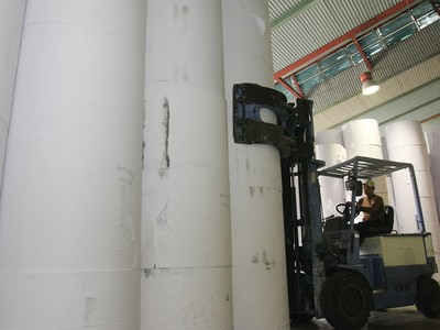 Ngành giấy: Khó khăn bủa vây