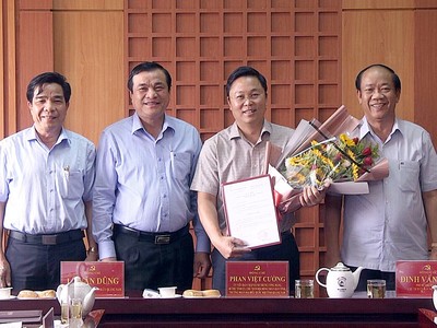 Lãnh đạo tỉnh Quảng Nam chúc mừng đồng chí Lê Trí Thanh.