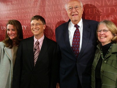 Gia đình là nền tảng quan trọng tạo nên thành công của Bill Gates. Ảnh: Getty Images.