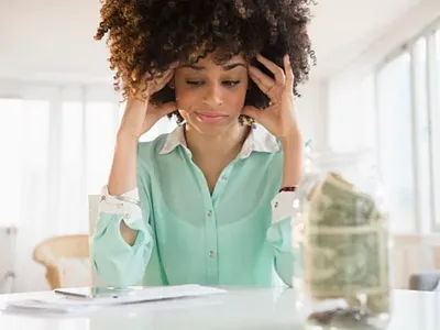 Hạn chế dùng tiền mặt đang là xu hướng chung trên thế giới. Ảnh: Getty.