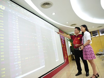 Kỳ vọng cổ phiếu chứng khoán trở về “vùng sáng”