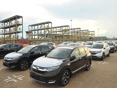 Xe nhập vào Việt Nam suy giảm khá mạnh trong "tháng cô hồn".