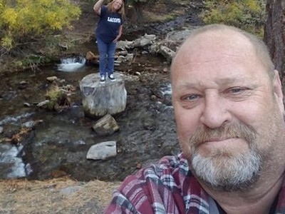 Loren Krytzer, 53 tuổi và vợ anh Lisa.