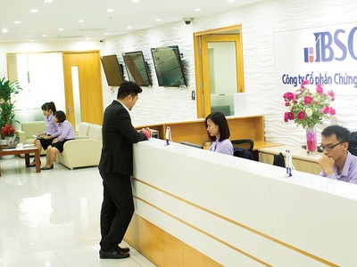 Chứng khoán IB (VIX) xin cổ đông điều chỉnh giảm mạnh lợi nhuận