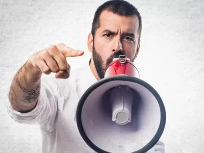 Người dốt thường lớn tiếng và quá tự hào vào bản thân. Ảnh: New York Post.