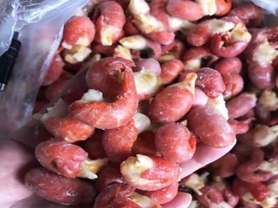 Đuôi tôm hùm đất có giá siêu rẻ được bán khá nhiều trên mạng xã hội.