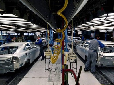 Đề xuất ưu đãi hàng loạt thuế có thể khuyến khích doanh nghiệp giảm giá xe hơi hay không?