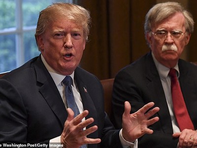 Tổng thống Trump và Cố vấn an ninh quốc gia John Bolton (Ảnh: Getty).