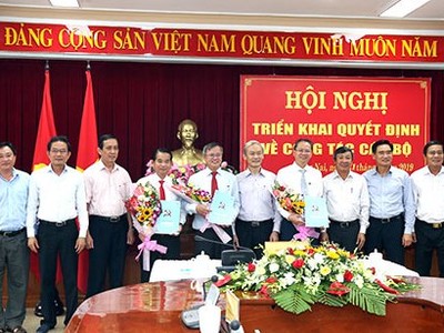 Lãnh đạo tỉnh Đồng Nai chúc mừng các đồng chí được Ban Bí thư chuẩn y chức vụ mới.