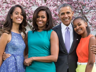 Malia có được sự bình tĩnh của bố còn Sasha giống mẹ hơn. Vì thế, ông bà Obama cần có chiến lược riêng để nuôi dạy từng người. Ảnh: Getty Images.