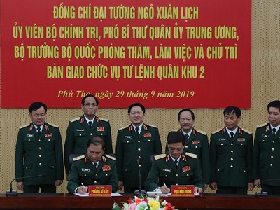Lễ ký biên bản bàn giao chức vụ Tư lệnh Quân khu 2.