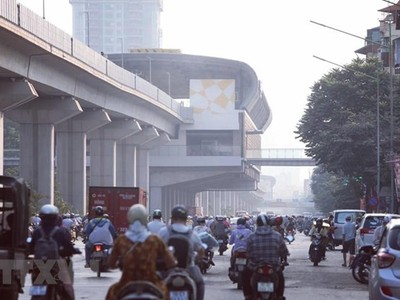 Mật độ các phương tiện tham gia giao thông lớn phát sinh bụi gây ô nhiễm không khí. (Ảnh: Thành Đạt/TTXVN).