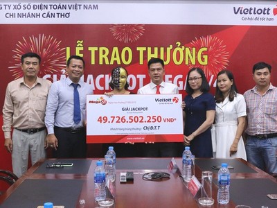 Chị Đ.T.T (ngụ An Giang) nhận giải độc đắc "khủng" trị giá gần 50 tỷ đồng.