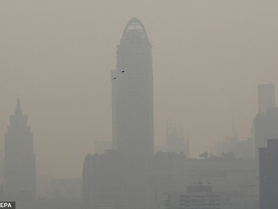 Bangkok ô nhiễm không khí nghiêm trọng hồi tháng 2 năm nay khiến người dân bị ho ra máu (Ảnh: EPA).