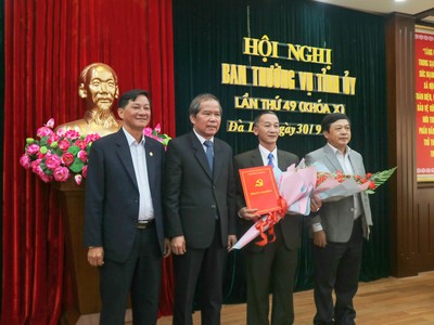 Thường trực Tỉnh ủy Lâm Đồng chúc mừng tân Phó Bí thư Tỉnh ủy Trần Văn Hiệp.