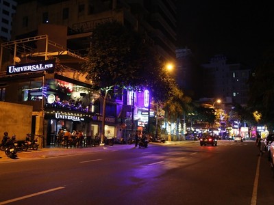 Ở Việt Nam, khách du lịch làm gì khi màn đêm buông xuống?