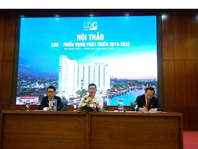 Ông Nguyễn Khánh Hưng,  Chủ tịch HĐQT LDG Group trả lời các câu hỏi của nhà đầu tư tại hội thảo.