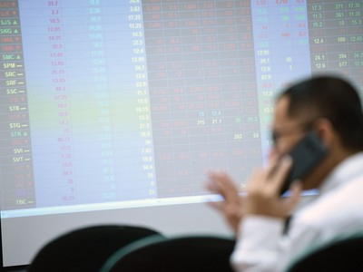 Vốn chảy vào cổ phiếu có dòng tiền thực 