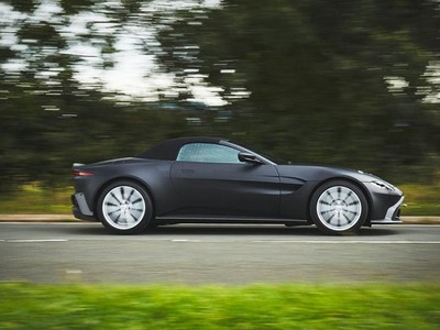 Aston Martin Vantage mui trần lộ những hình ảnh đầu tiên