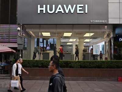 Một cửa hàng của Huawei tại Thượng Hải, Trung Quốc. (Nguồn: AFP/TTXVN).