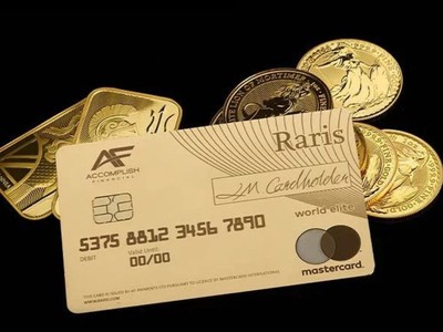 Thẻ tín dụng làm bằng vàng 18K của Sở đúc tiền Hoàng gia Anh. Ảnh: The Royal Mint.