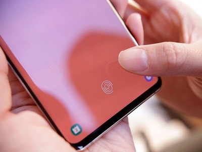 Samsung thừa nhận và hứa sẽ tung bản cập nhật phần mềm khắc phục lỗi máy quét vân tay trên Galaxy S10 trong thời gian sớm.