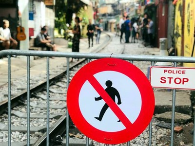 Xóm cà phê đường tàu bị đóng cửa từ 10/10.