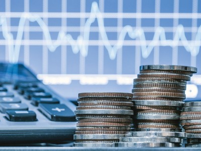 Thị trường vốn: Cần kéo hai mũi tên ngược chiều