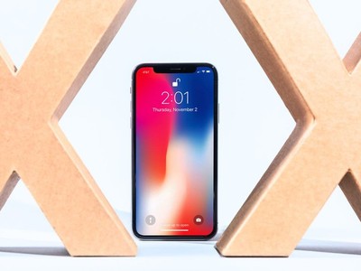 iPhone X cũ là lựa chọn yêu thích của nhiều người ở tầm giá khoảng 15 triệu. Ảnh: Tech Insider.