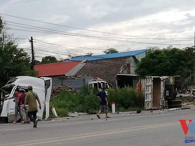 Hiện trường vụ tai nạn trên đường đường tỉnh 747 khiến 2 người nhập viện cấp cứu.