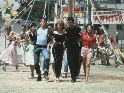 Bộ trang phục nữ diễn viên Olivia Newton-John (trong vai Sandy) diện trong phân cảnh nhảy đôi với nam diễn viên John Travolta (vai Danny). (Nguồn: Getty Images).