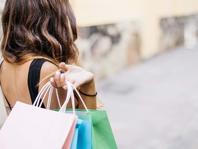 Mua sắm vô tội vạ là hiện tượng khá phổ biến. 