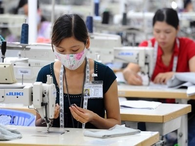 Các doanh nghiệp da giày, may mặc có nhiều lao động 35-40 tuổi nghỉ việc sớm. Ảnh: Xuân Hoa.