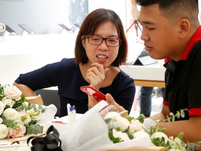 iPhone 11 vẫn tiếp tục hút khách ở Việt Nam.